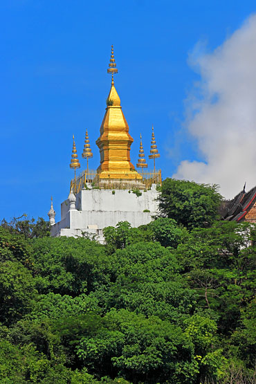 LAOS, Luang Prabang, Phousi Hill, Wat Chom Si (temple) at summit, LAO817JPL 370