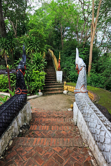 LAOS, Luang Prabang, Phousi Hill, stairs, LAO151JPL 370