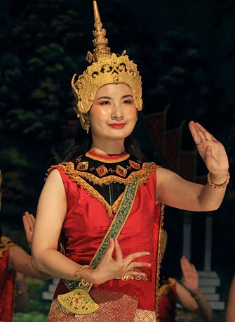 LAOS, Luang Prabang, Royal Ballet Theatre, Phra Lak Phra Lam performer, cultural show, LAO290JPL copy 350