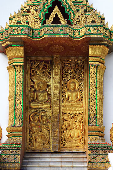 LAOS, Luang Prabang, Royal Palace complex, Haw Pha Bang temple, elaborate dorrway, LAO754JPL 370