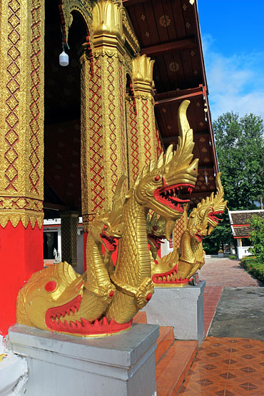 LAOS, Luang Prabang, Wat Hosian Voravihane, temple building 1, Naga statues, LAO461JPL 370