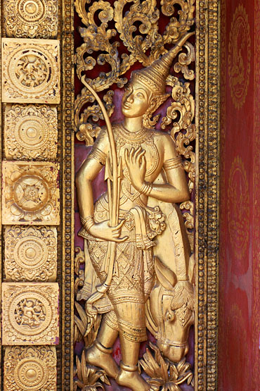 LAOS, Luang Prabang, Wat Hosian Voravihane, temple building 2, main door, gilded reliefs, LAO472JPL 370