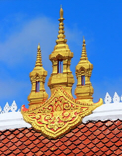 LAOS, Luang Prabang, Wat Mai, the Sim, roof top gilded Doc So Fa, LAO671JPL 370 deep