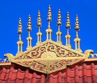 LAOS, Luang Prabang, Wat Manorom, The Sim, gilded Doc So Fa, LAO711JPL 267 deep