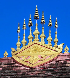 LAOS, Luang Prabang, Wat Manorom, gilded Doc So Fa on building roof, LAO715JPL 267 deep