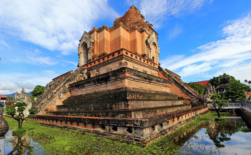 Northern Thailand, CHIANG MAI, Wat Chedi Luang, and moat, THA4655JPL  800