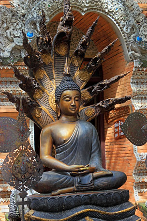 Northern Thailand, CHIANG MAI, Wat Lok Moli, seated Buddha staue,  THA5038JPL  304