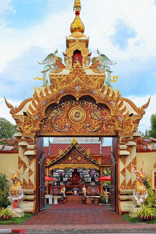 Northern Thailand, CHIANG MAI, Wat Muen Toom (Tum), entrance gateway, THA5112JPL A  750 deep