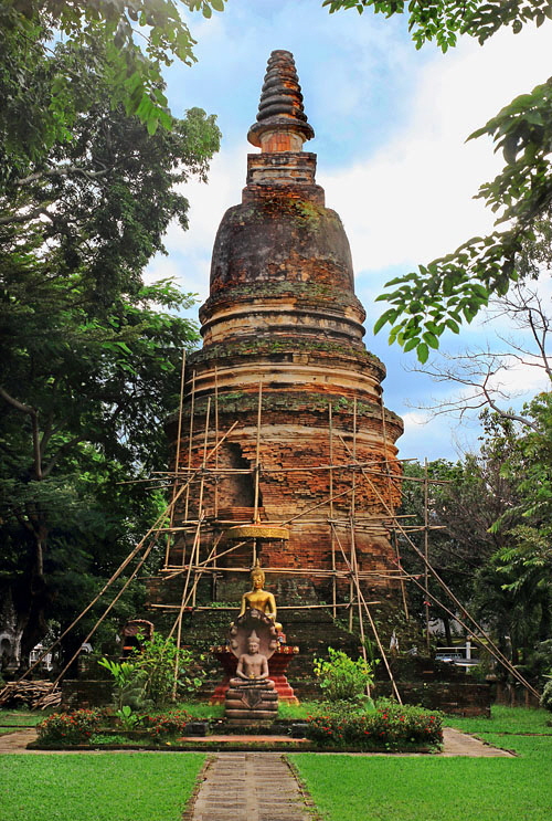 Northern Thailand, CHIANG MAI, Wat Pan Sao, ancient chedi, THA4631JPL  750 deep A