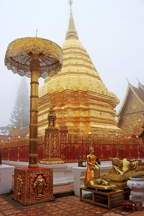 Northern Thailand, CHIANG MAI, Wat Phra That Doi Suthep temple, chedi, THA4588JPL  750 deep