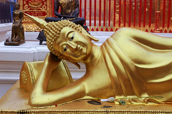 Northern Thailand, CHIANG MAI, Wat Phra That Doi Suthep temple, reclining Buddha, THA4596JPL  600
