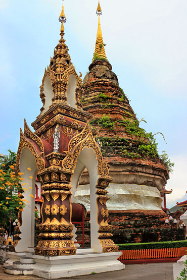 Northern Thailand, CHIANG MAI, Wat Saen Muang Ma Luang, bell tower & chedi, HA5180JPL A  370
