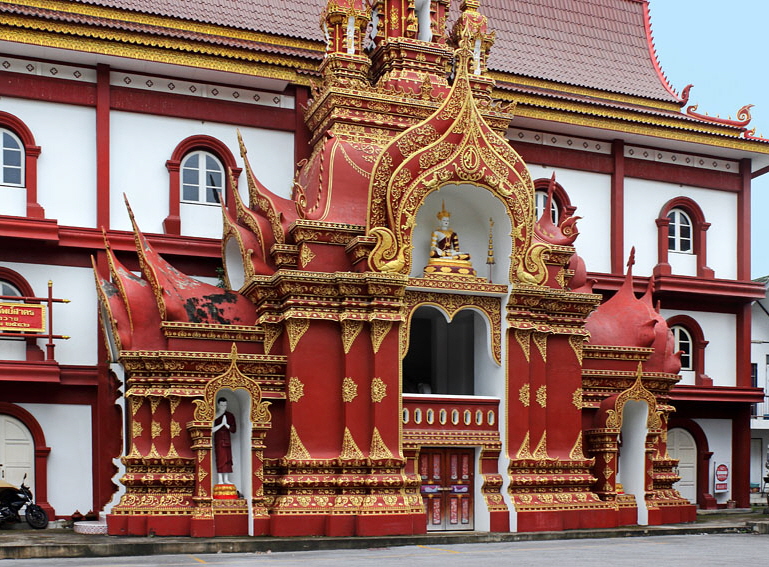 Northern Thailand, CHIANG MAI, Wat Saen Muang Ma Luang, ornate buildings, THA5182JPL A  800