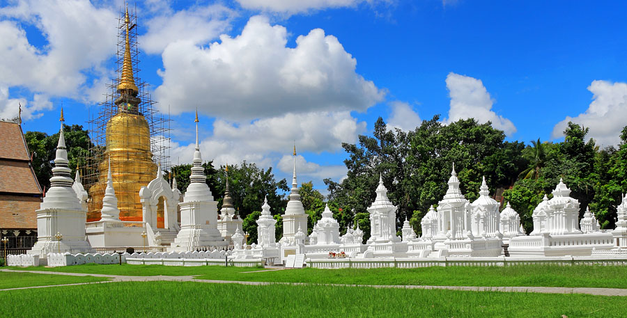 Northern Thailand, CHIANG MAI, Wat Suan Dok, main chedi and royal cemetery, THA5103JPL 900