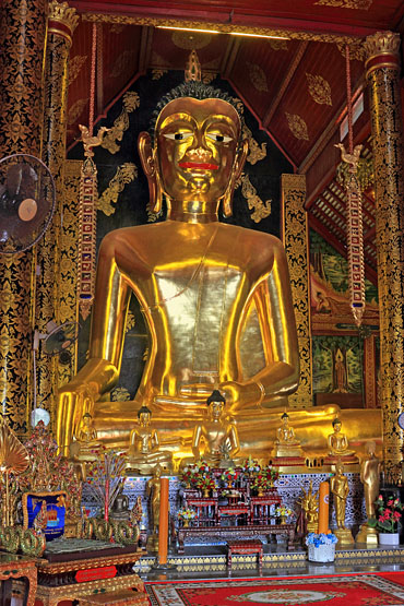 Northern Thailand, CHIANG RAI, Wat Jed Yod, viharn, seated Buddha statue,THA4546JPL A  370