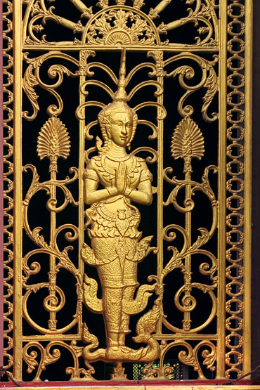 Northern Thailand, CHIANG RAI, Wat Jed Yod, window detail on viharn, THA4551JPL  370