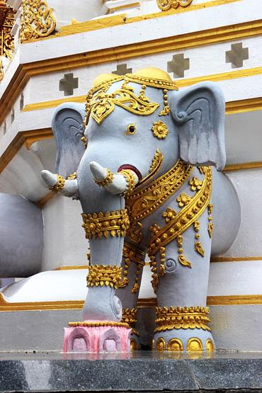 Northern Thailand, CHIANG RAI, Wat Klang Wiang, decorated elephant statue, THA4494JPL  370