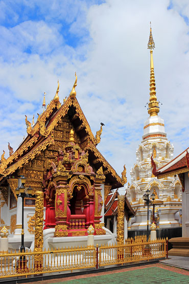 Northern Thailand, CHIANG RAI, Wat Klang Wiang, elaborate architecture, THA4476JPL  370