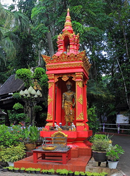 Northern Thailand, CHIANG RAI, Wat Phra Kaeo, gardens, shrine, THA506JPL  400 deep
