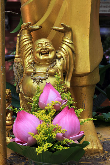 Northern Thailand, CHIANG RAI, Wat Phra Sing, smiling Buddha statue, THA4893JPL  370