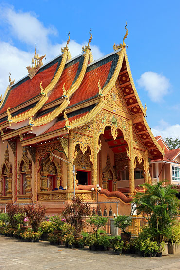 Northern Thailand, CHIANG RAI, Wat Sri Bun Rueang, temple site, viharn, THA4574JPL  370