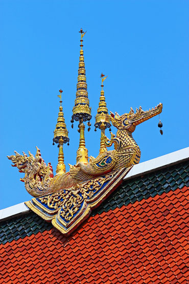 Northern Thailand, CHIANG RAI, Wat Sri Bun Rueang, viharn, roof top sculpture, THA4571JPL  370