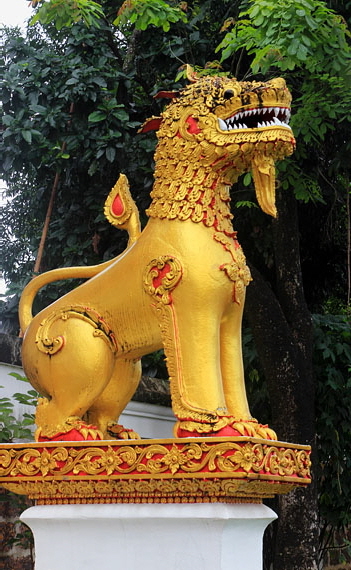 Northern Thailand, CHIANG RAI, Wat Sri Kerd, lion guardian, THA4838JPL 4000 570 deep