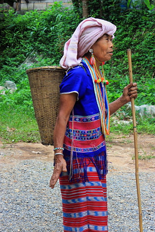 Northern Thailand, Doi Inthanon National Park, Karen Hill Tribe woman, THA5468JPL  314