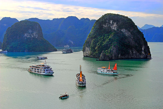 VIETNAM, Halong Bay, Ti Top Island, view towards limestone formations and cruise boats, VT1787JPL A 560