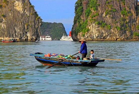VIETNAM, Halong Bay, boat vendor with snacks for selling to cruise boat tourists, VT1898JPL A 650