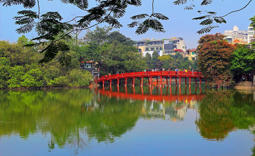 Vietnam, HANOI, Hoan Keim Lake, Huc Bridge (Red Bridge), VT1528JPL A 850