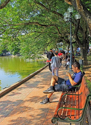 Vietnam, HANOI, Hoan Kiem Lake, and promenade, VT1193JPL A 370