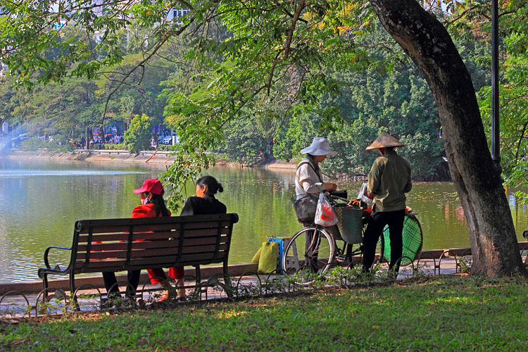 Vietnam, HANOI, Hoan Kiem Lake, and promenade, VT1194JPL A 750