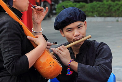 Vietnam, HANOI, Hoan Kiem Lake area, free cultural show, musicians, VT1759JPL A 267 deep