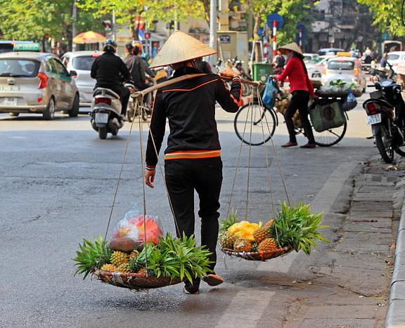 Vietnam, HANOI, Old Quarter, Street Vendor, VT1148JPL A 700