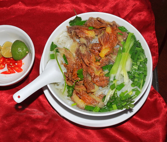 Vietnam, HANOI, Old Quarter, restaurant food display, Bun Cha (Noodle Soup), VT2286PL A 470 deep