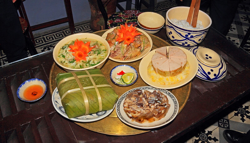 Vietnam, HANOI, Tet (New Year) traditional feast on meal tray, VT864JPL A 800