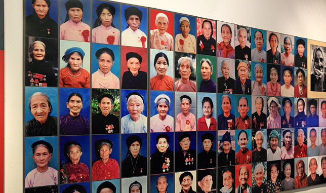 Vietnam, HANOI, Vietnamese Women's Museum, Heroic mothers of Vietnam VT766JPL A 650