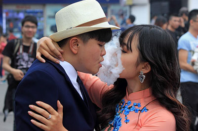 Vietnam, HANOI, vaping, young couple vaping and posing for photo shoot, VT1293JPL A 267 deep