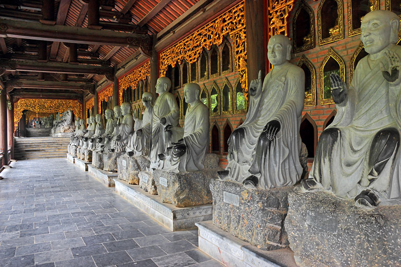 Vietnam, Ninh Binh, BAI DINH TEMPLE, corridor of Arhat statues, VT2166JPL A 800