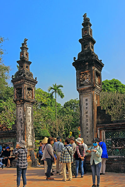 Vietnam, Ninh Binh, HOA LU, Dinh Tien Hoang Temple, and visitors, VT2018JPL A 398