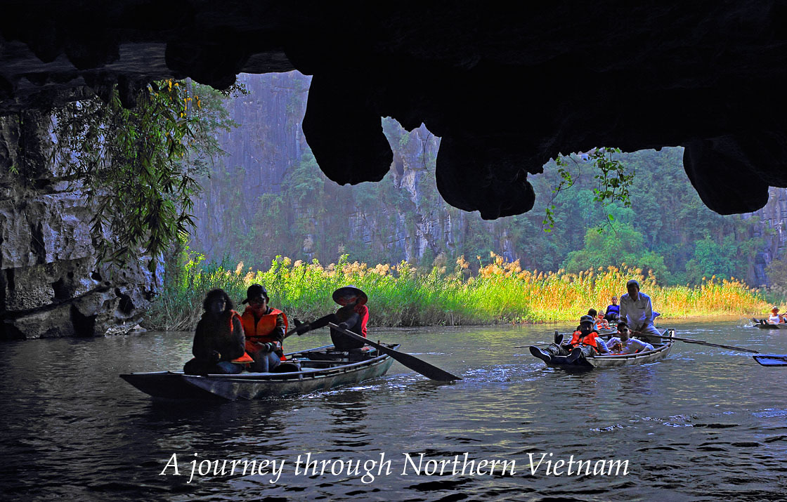 Vietnam, Ninh Binh, TAM COC, Ngo Dong River, caves and tour boats, VT2133JPL AA 1120 captioned