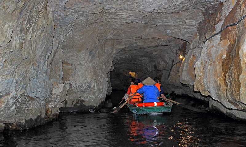 Vietnam, Ninh Binh, TRANG AN, tour boat in cave, VT2235JPL A 800