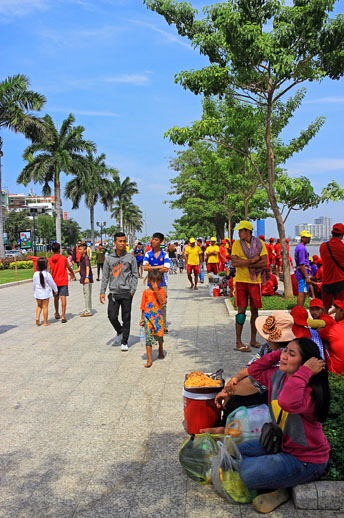 CAMBODIA, Phnom Penh, Sisowath Quay (Riverside Promenade), CAM2123JPL A 518 deep
