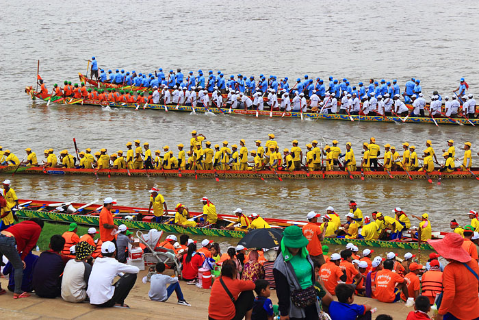 CAMBODIA, Phnom Penh, Water Festival, racing boats, Tonle Sap River, CAM1535JPL A 700