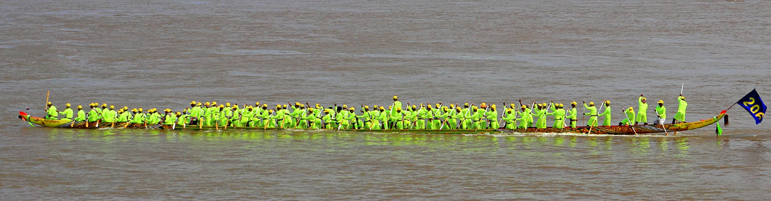 CAMBODIA, Phnom Penh, Water Festival, racing boats, Tonle Sap River, CAM1543JPL A 1119