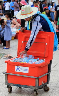 CAMBODIA, Phnom Penh, street food, mobile vendor selling cool bottled water, CAM2089JPL A 450 deep
