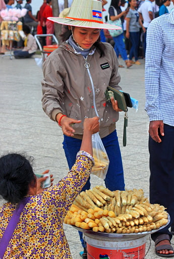 CAMBODIA, Phnom Penh, street food, small stall vendor selling snacks, CAM2083JPL A 518 deep