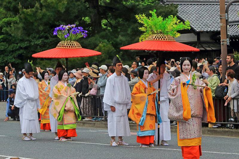 Japan, KYOTO, Aoi Matsuri Festival procession, noble ladies and floral umbrellas, 15 May 2024, JPN823JPL 800
