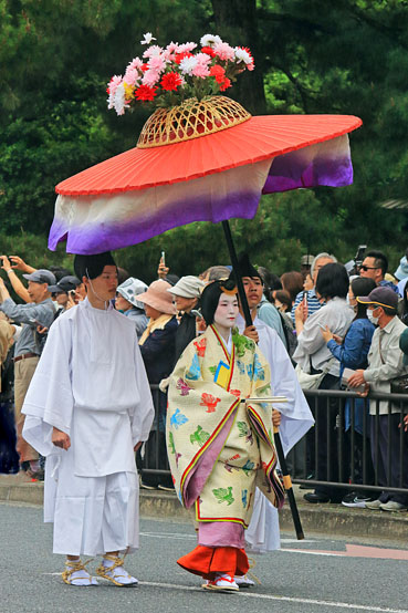 Japan, KYOTO, Aoi Matsuri Festival procession, noble lady and floral umbrella,15 May 2024, JPN837JPL 369
